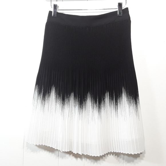 pleated white to black ombre skirt size 0 by White House Black Market - Picture 6 of 6